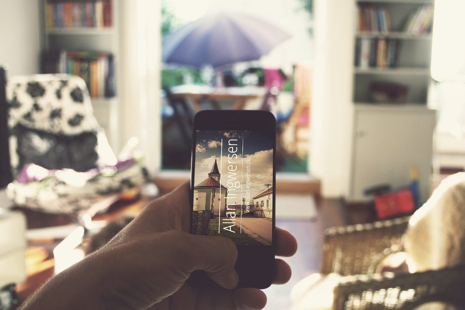 16 Free iPhone PSD Mockups Beautiful Memories