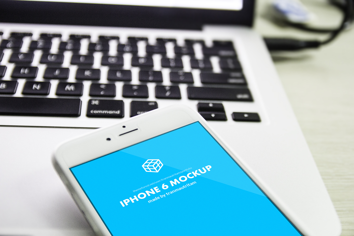 5 Free Photorealistic iPhone 6 Plus Mockups