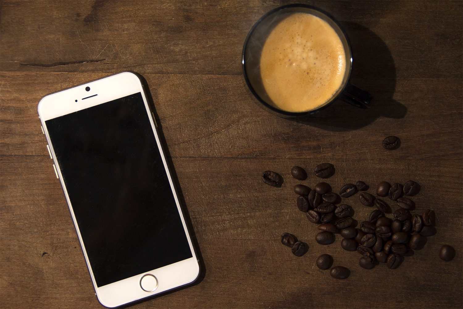 iPhone 6 PSD Mock-Ups Coffee Cup