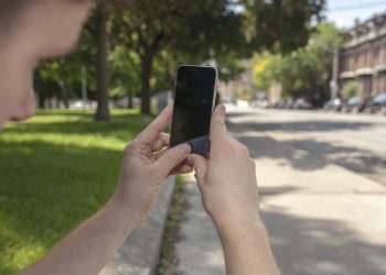 Iphone 5s Street Mockup