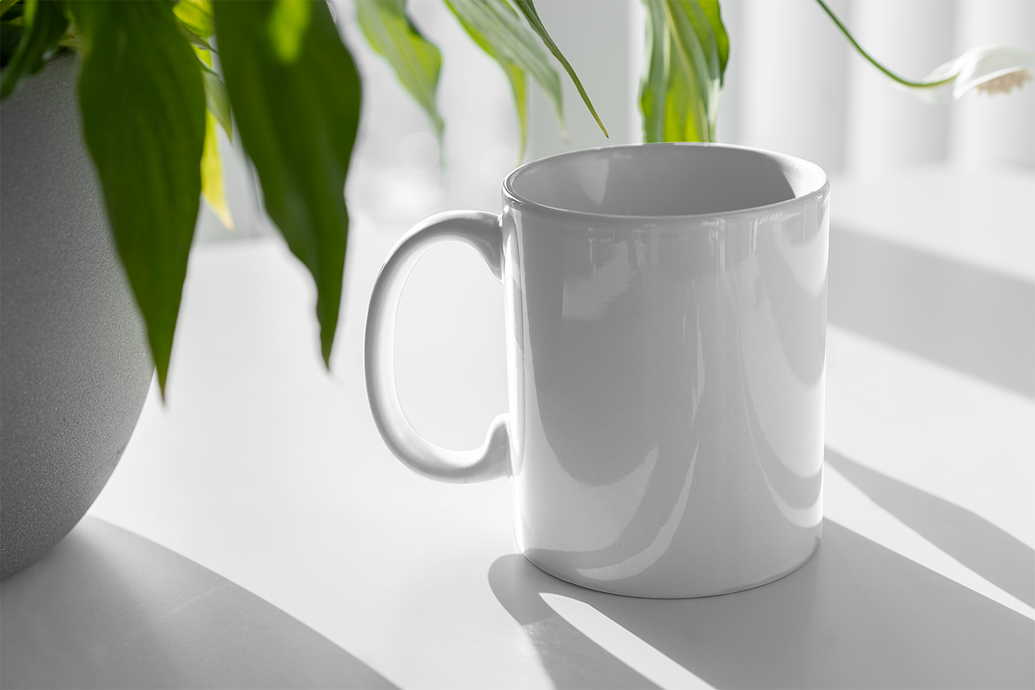 Free Mug Floral Mockup