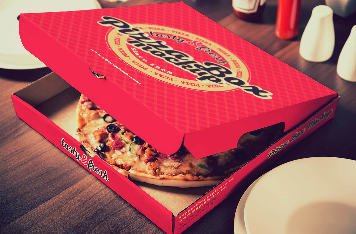 Free Pizza Box Mockup