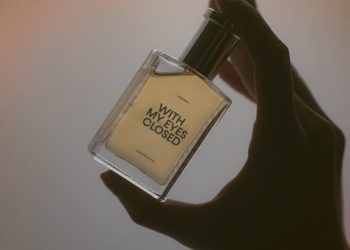 Perfume Free Mockup